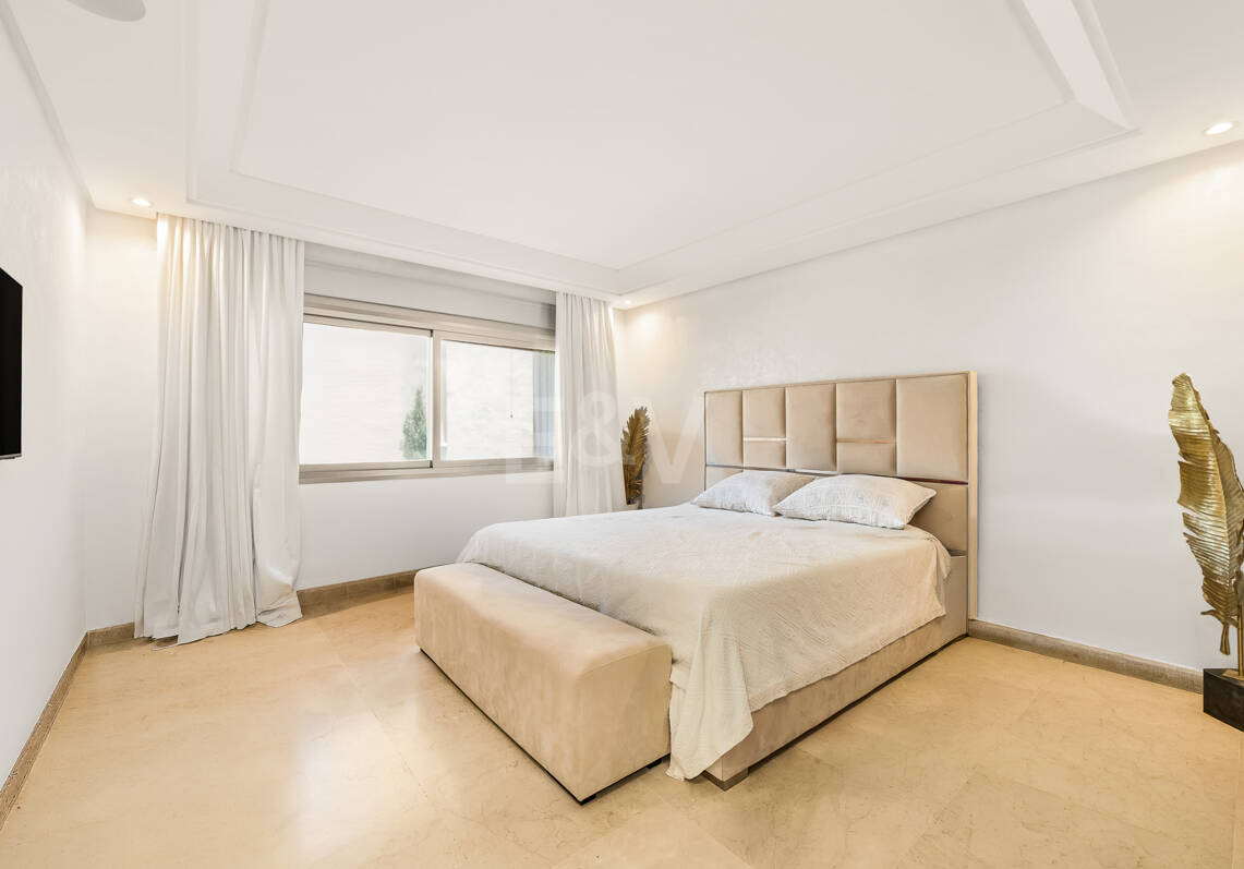 Duplex-Penthouse in erster Meereslinie in La Morera, Marbella Ost