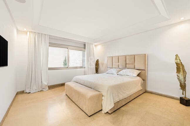 Duplex-Penthouse in erster Meereslinie in La Morera, Marbella Ost