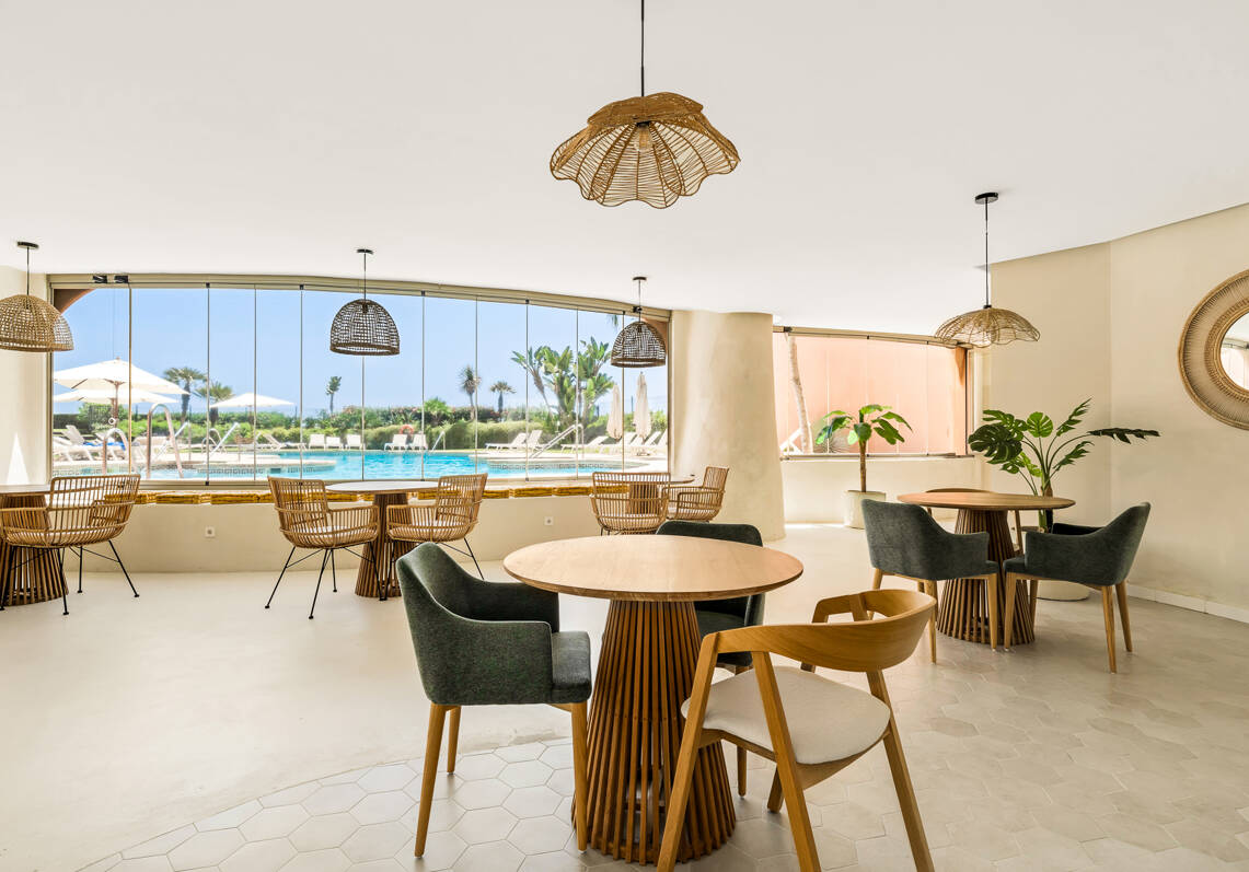 Duplex-Penthouse in erster Meereslinie in La Morera, Marbella Ost