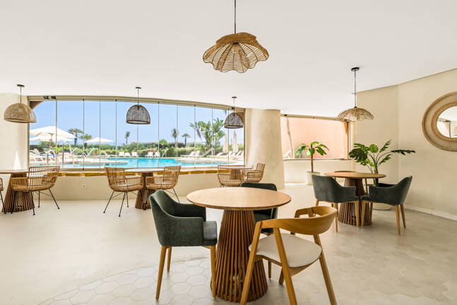 Duplex-Penthouse in erster Meereslinie in La Morera, Marbella Ost