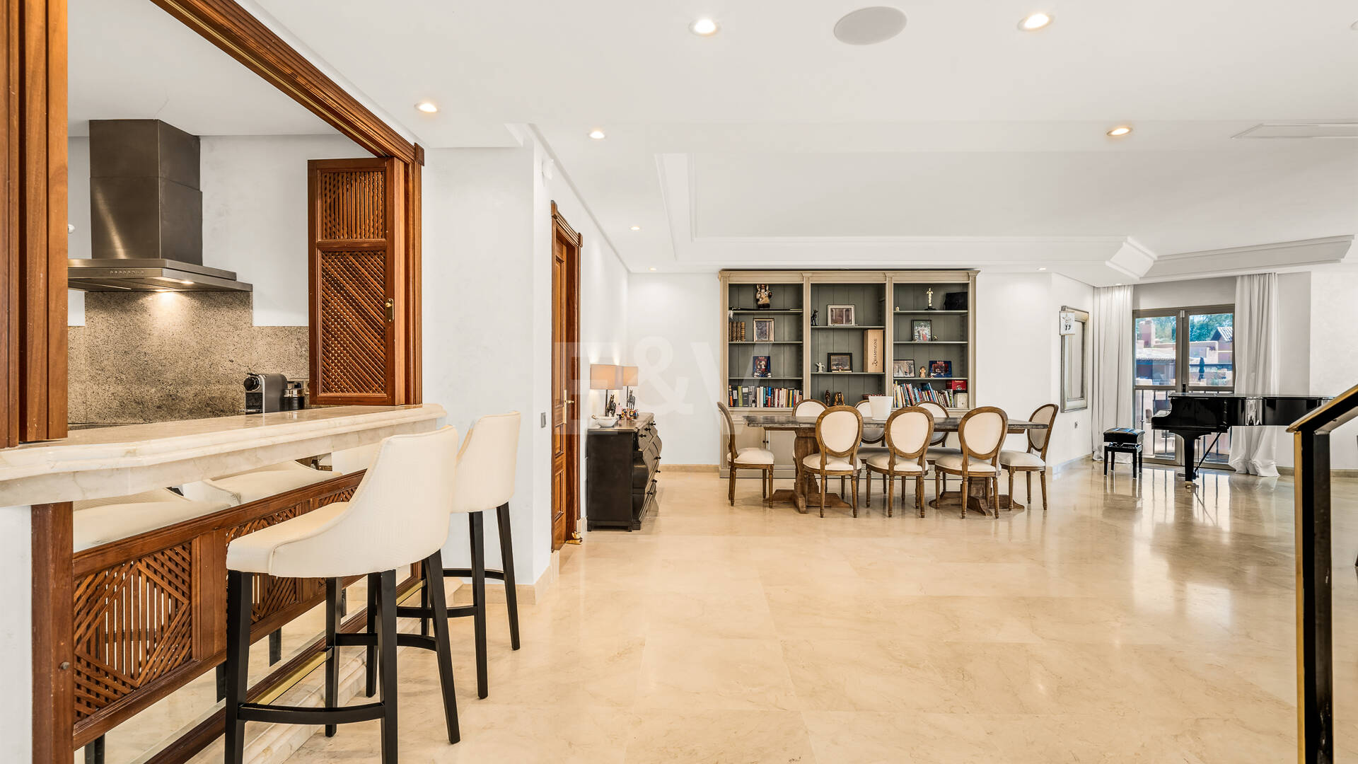 Duplex-Penthouse in erster Meereslinie in La Morera, Marbella Ost