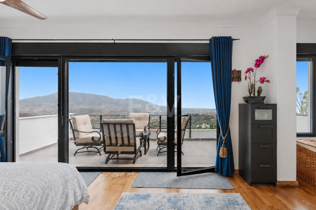 Townhouse med öppen utsikt över naturen och havet i La Mairena