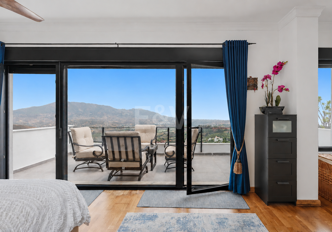 Townhouse med öppen utsikt över naturen och havet i La Mairena