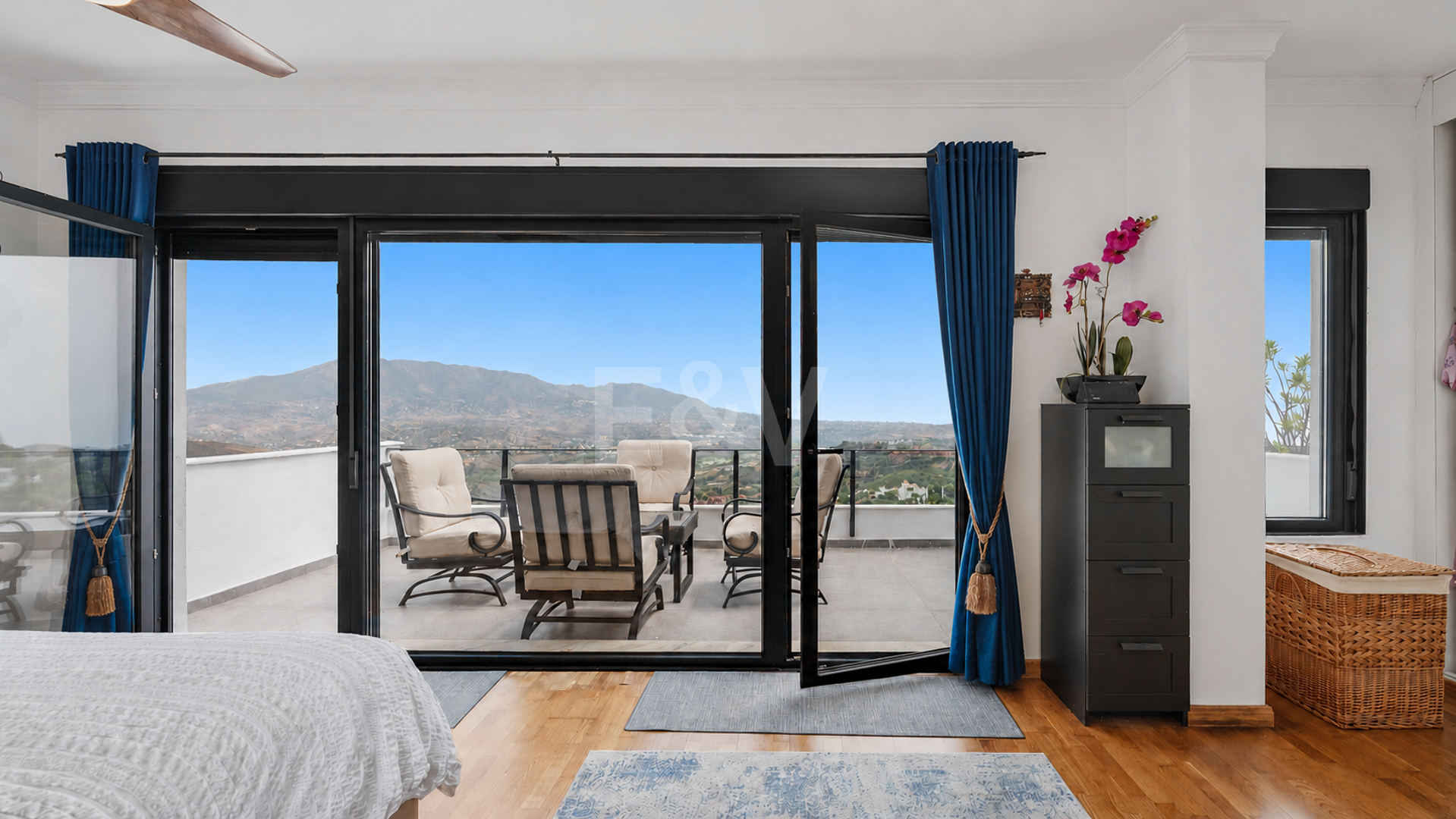 Townhouse med öppen utsikt över naturen och havet i La Mairena
