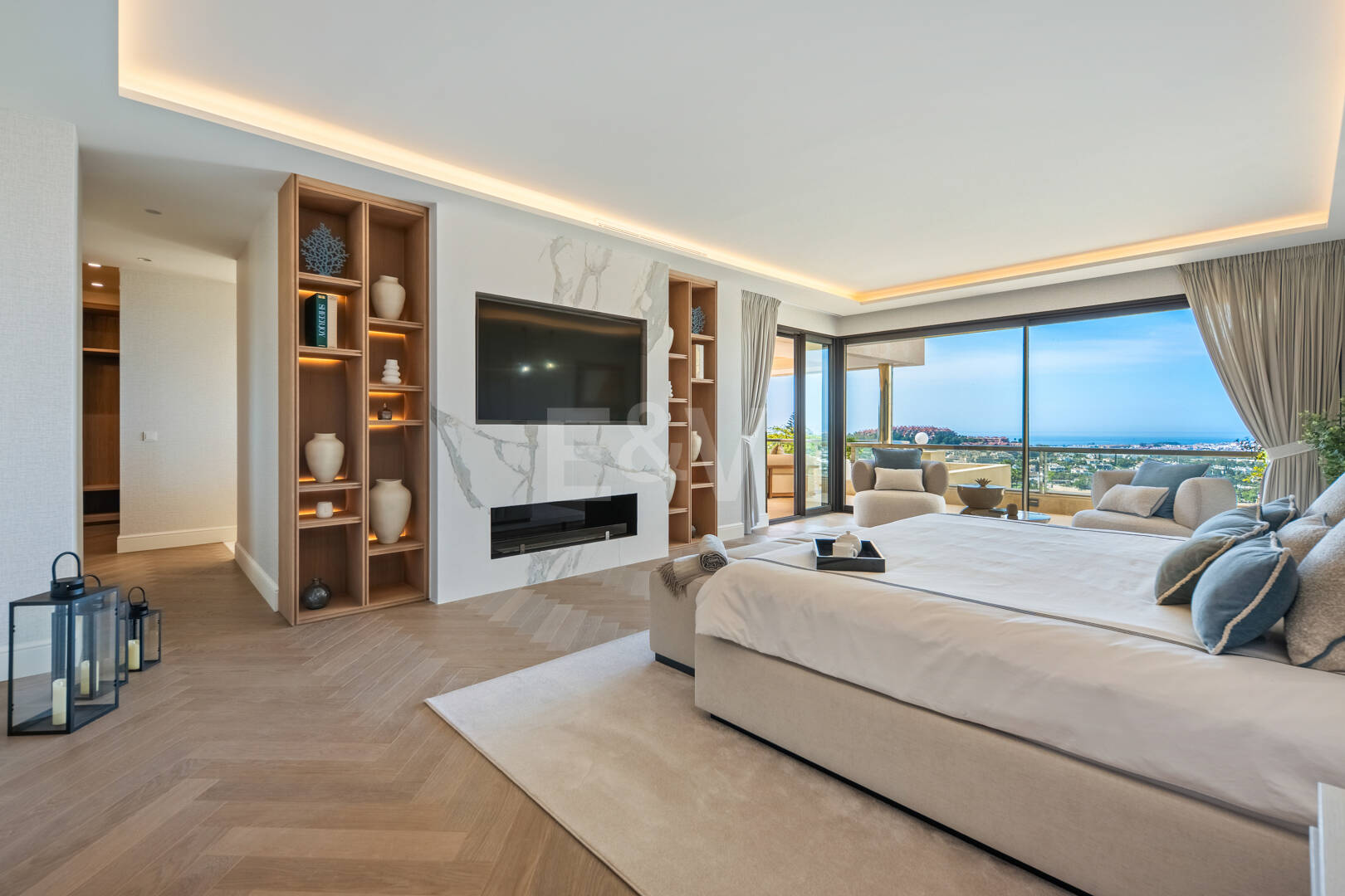 Lujoso ático dúplex con vistas panorámicas al mar y al golf en Nueva Andalucía