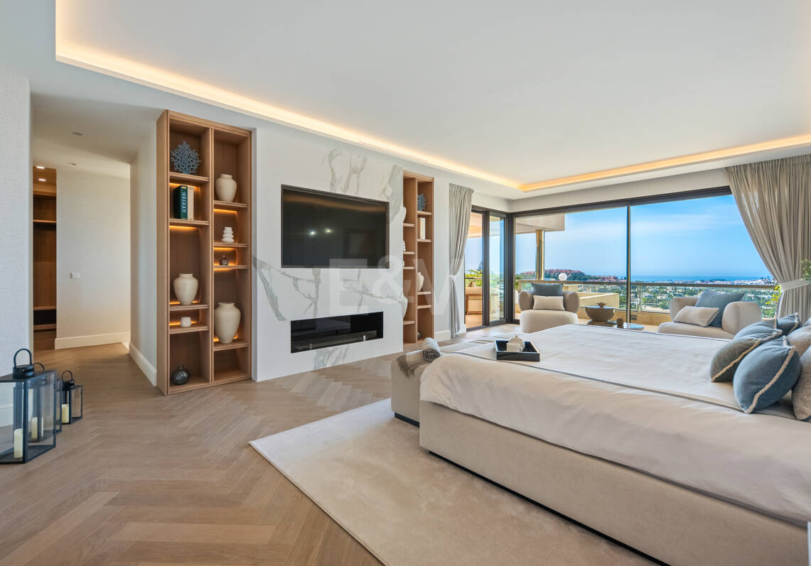 Lujoso ático dúplex con vistas panorámicas al mar y al golf en Nueva Andalucía