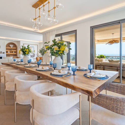 Lujoso ático dúplex con vistas panorámicas al mar y al golf en Nueva Andalucía