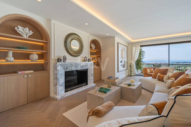 Lujoso ático dúplex con vistas panorámicas al mar y al golf en Nueva Andalucía