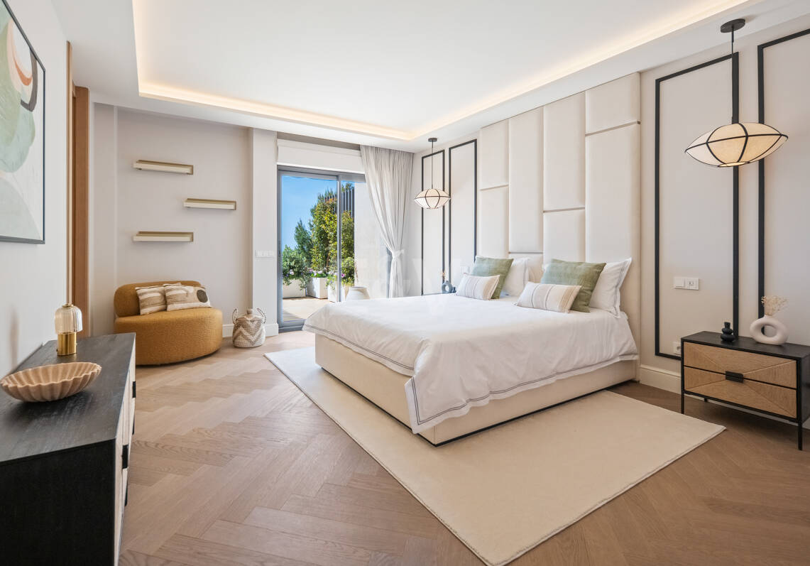 Lujoso ático dúplex con vistas panorámicas al mar y al golf en Nueva Andalucía
