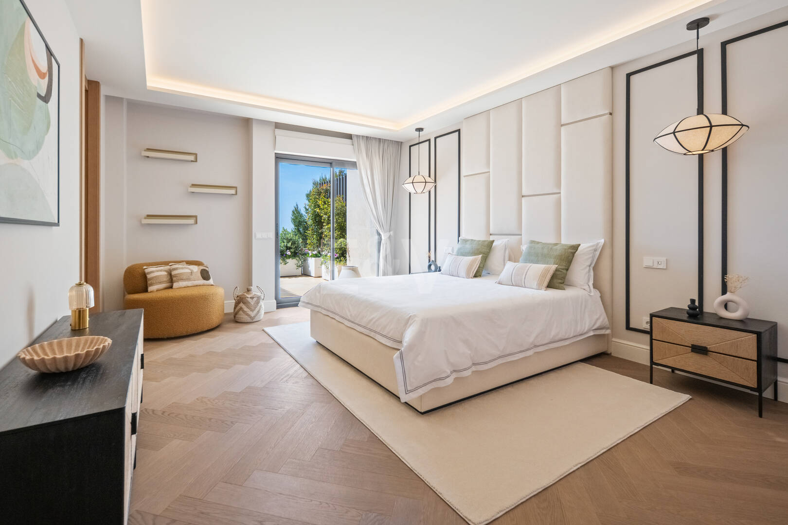 Lujoso ático dúplex con vistas panorámicas al mar y al golf en Nueva Andalucía