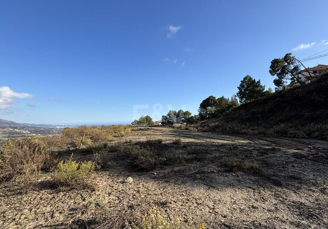Parcela excepcional con proyecto y vistas panorámicas al mar
