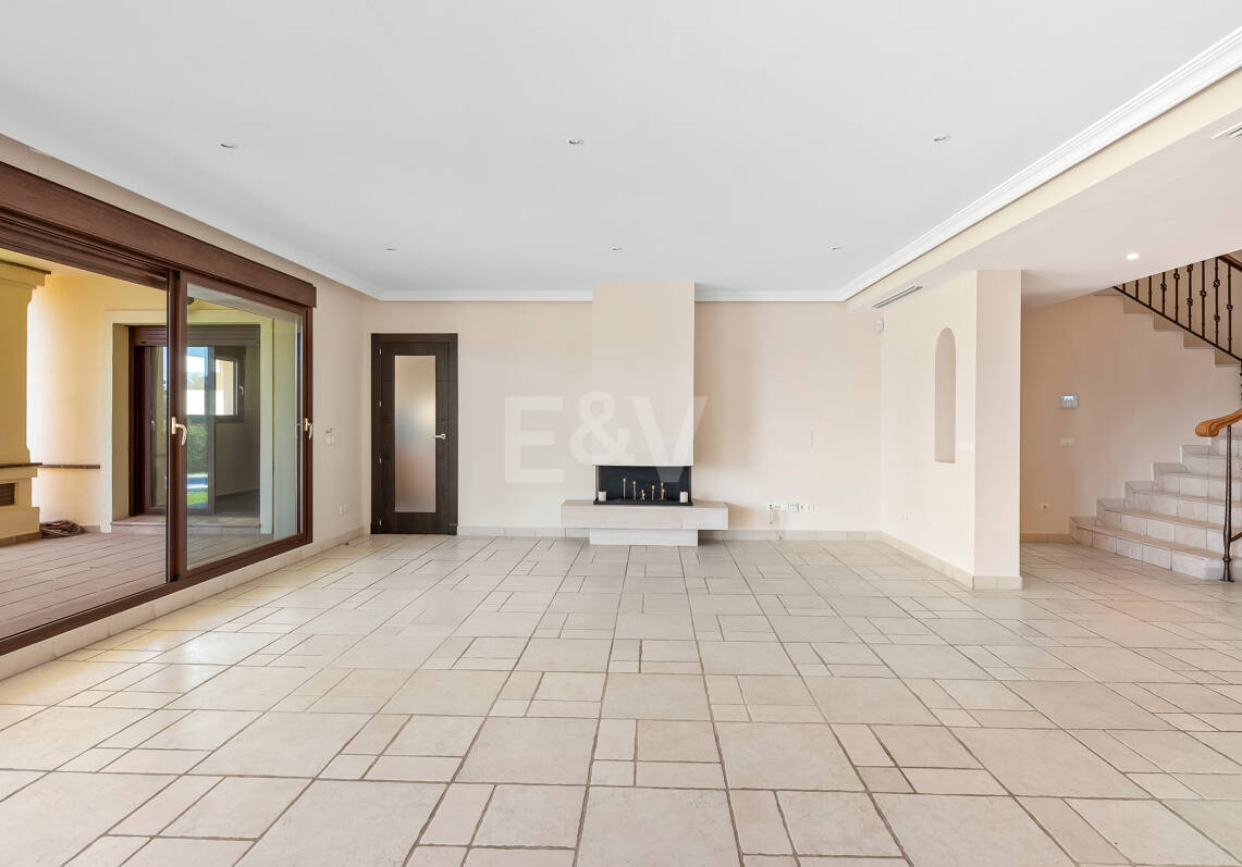 Villa with Panoramic Views and Resort-Style Living in Prestigious Los Arqueros