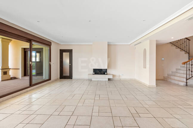 Villa with Panoramic Views and Resort-Style Living in Prestigious Los Arqueros