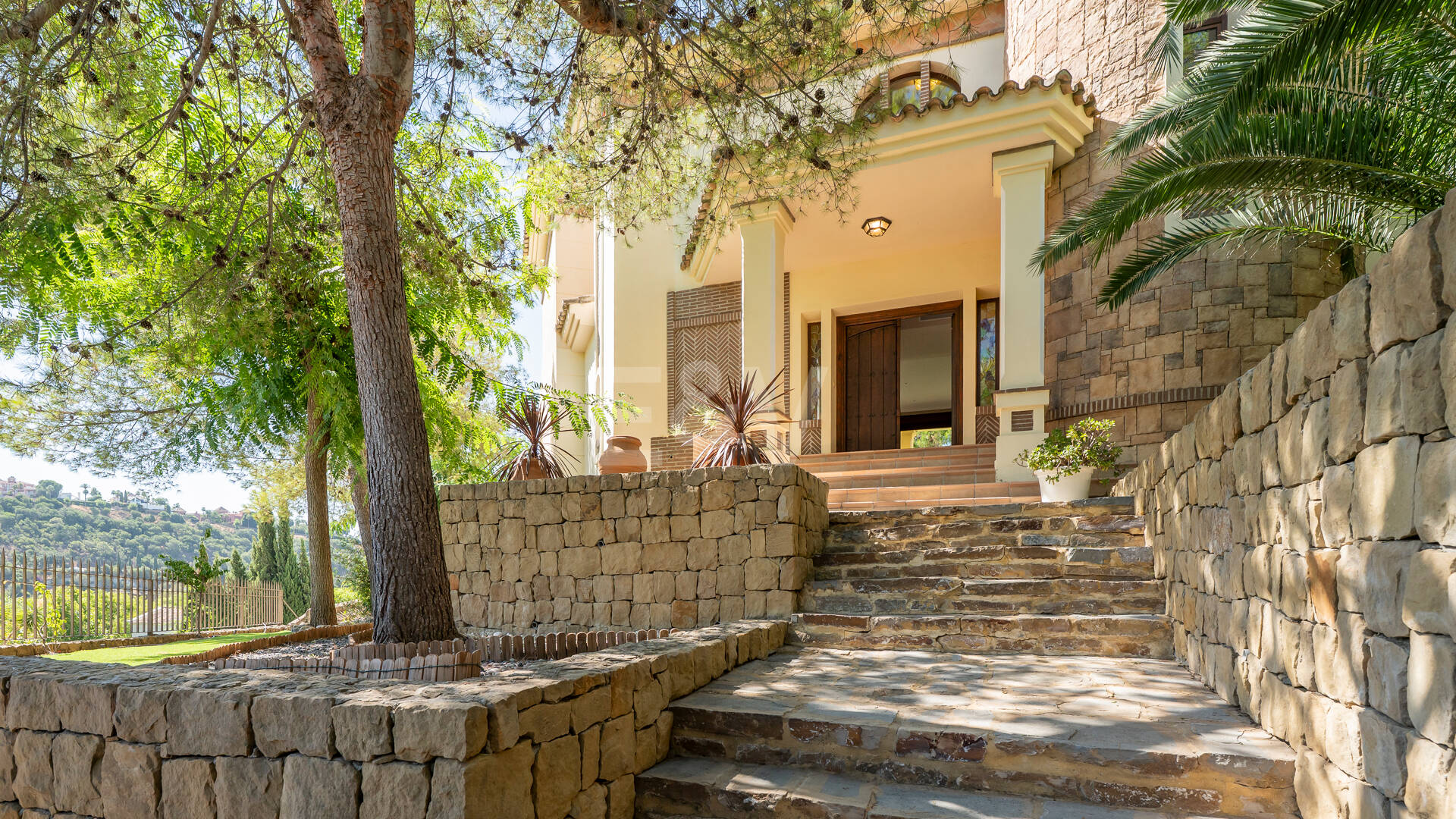 Villa with Panoramic Views and Resort-Style Living in Prestigious Los Arqueros
