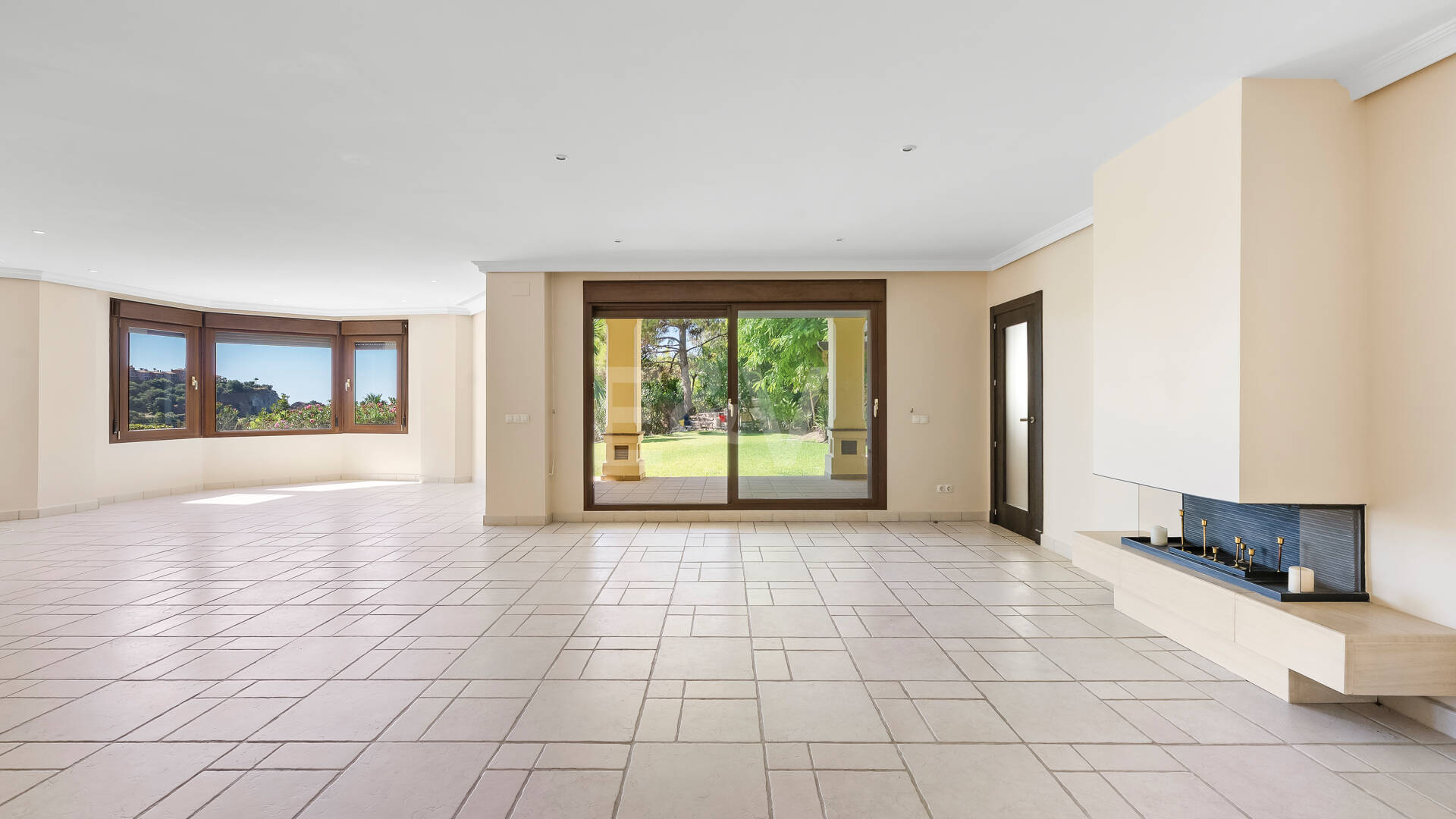 Villa with Panoramic Views and Resort-Style Living in Prestigious Los Arqueros