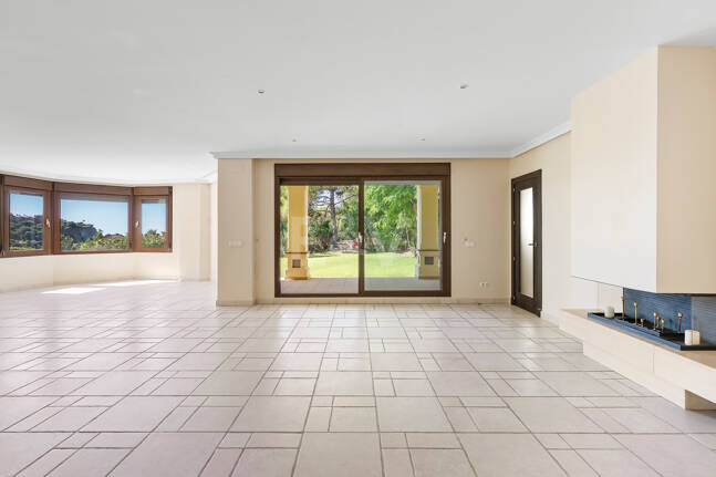 Villa with Panoramic Views and Resort-Style Living in Prestigious Los Arqueros