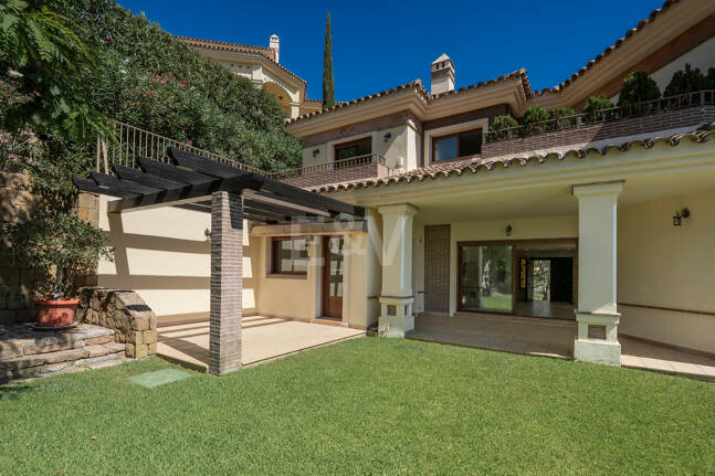 Villa with Panoramic Views and Resort-Style Living in Prestigious Los Arqueros