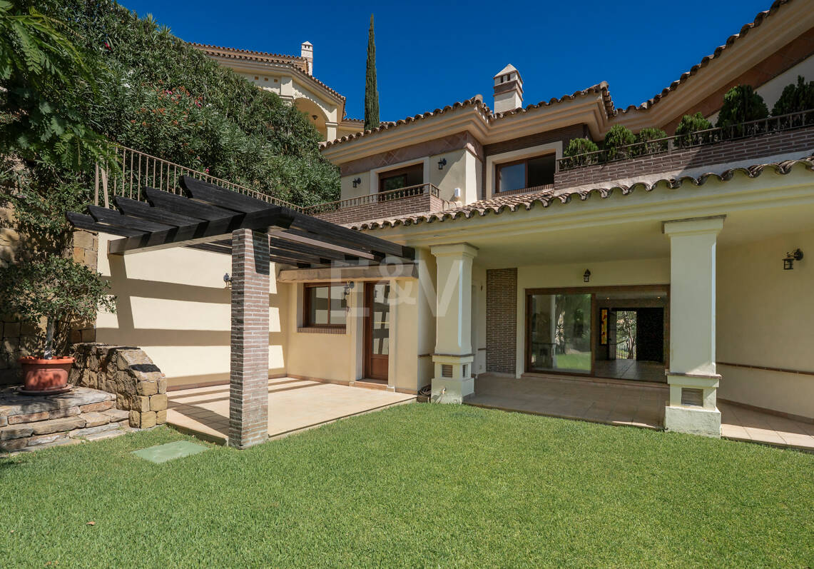 Villa with Panoramic Views and Resort-Style Living in Prestigious Los Arqueros