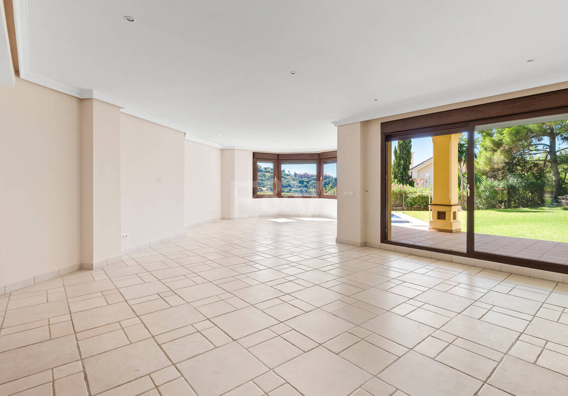 Villa with Panoramic Views and Resort-Style Living in Prestigious Los Arqueros