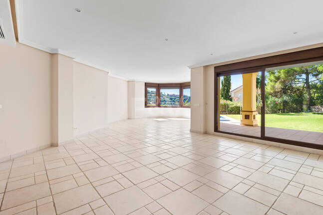 Villa with Panoramic Views and Resort-Style Living in Prestigious Los Arqueros
