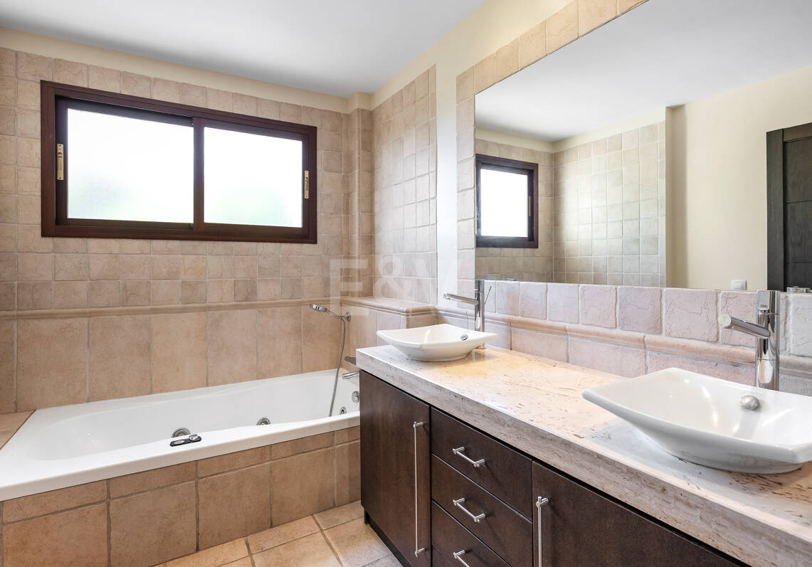 Villa with Panoramic Views and Resort-Style Living in Prestigious Los Arqueros