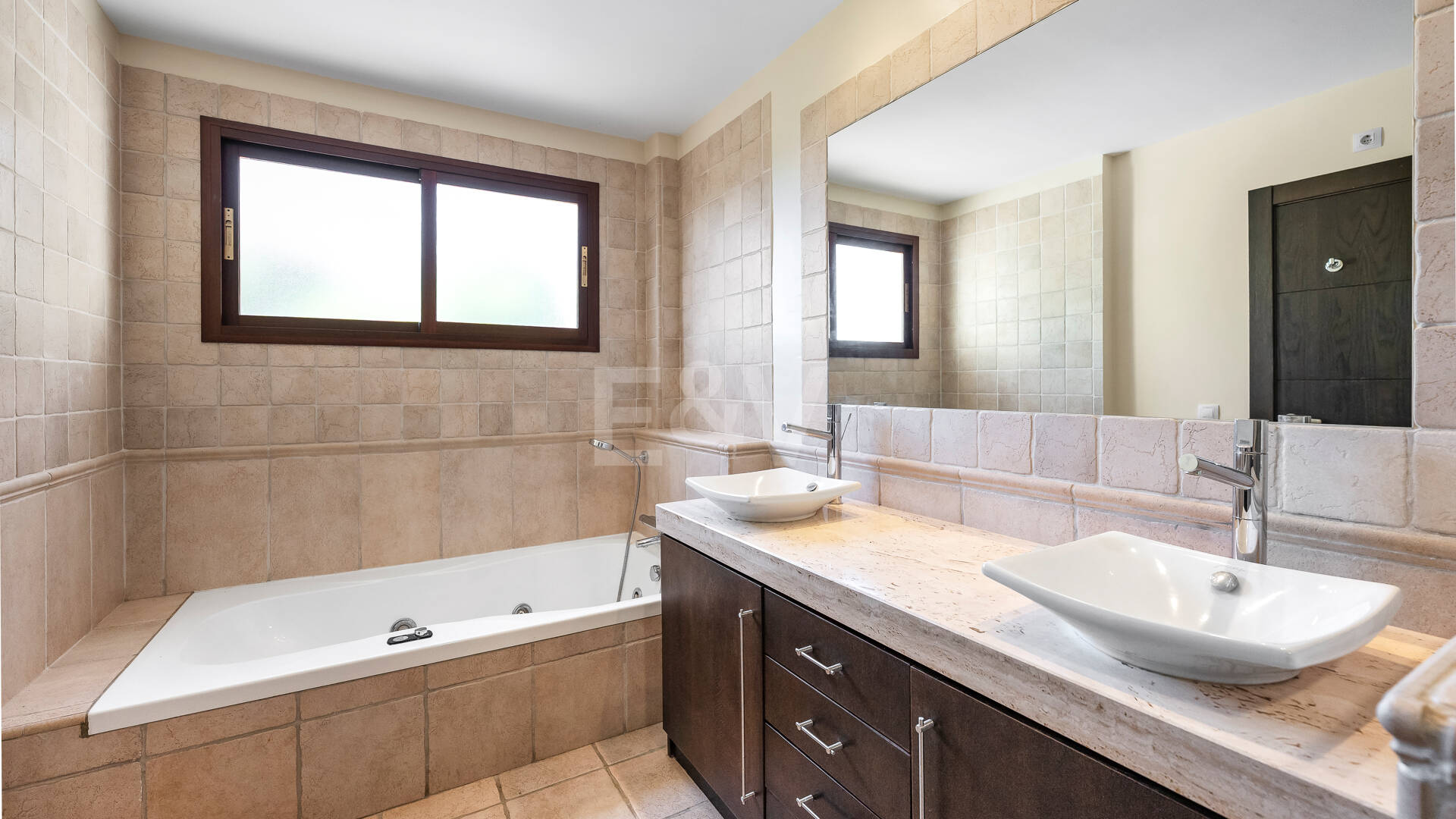Villa with Panoramic Views and Resort-Style Living in Prestigious Los Arqueros