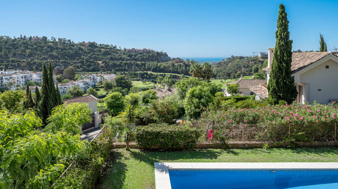 Villa with Panoramic Views and Resort-Style Living in Prestigious Los Arqueros