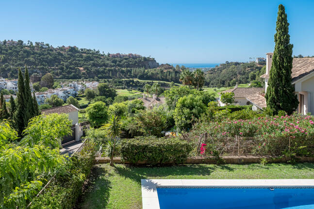 Villa with Panoramic Views and Resort-Style Living in Prestigious Los Arqueros