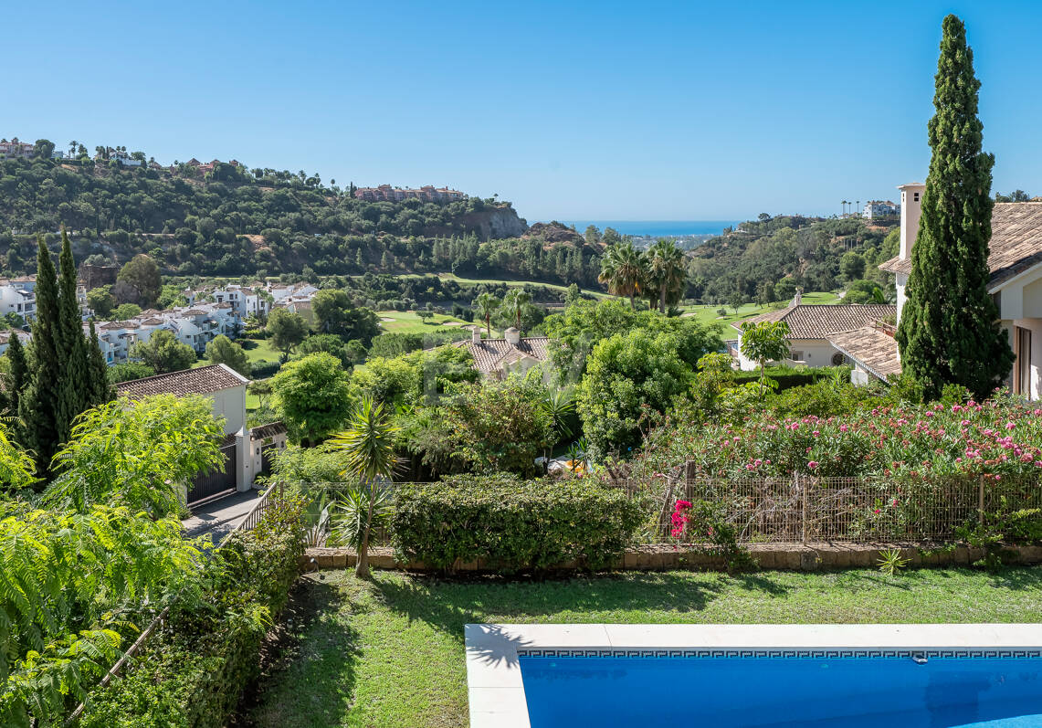 Villa with Panoramic Views and Resort-Style Living in Prestigious Los Arqueros