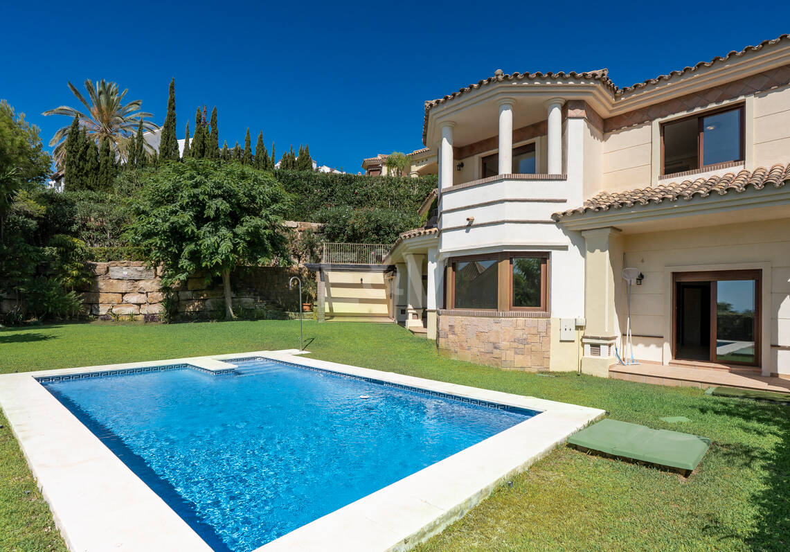 Villa with Panoramic Views and Resort-Style Living in Prestigious Los Arqueros