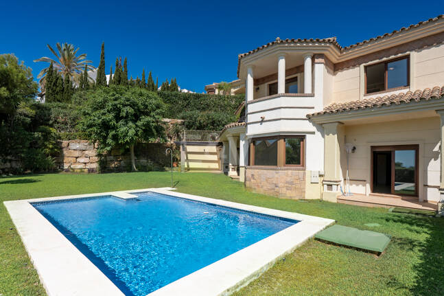 Villa with Panoramic Views and Resort-Style Living in Prestigious Los Arqueros