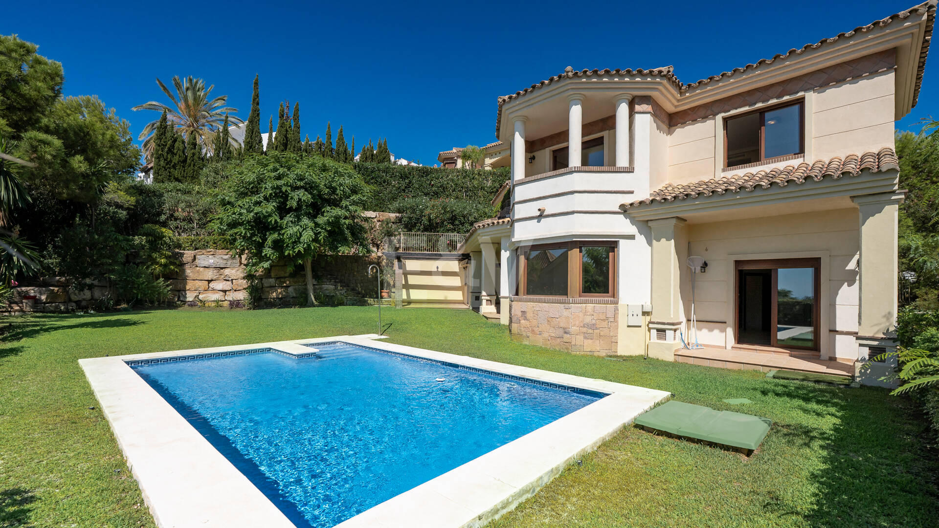 Villa with Panoramic Views and Resort-Style Living in Prestigious Los Arqueros
