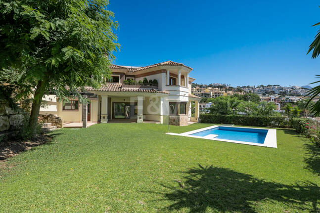 Villa with Panoramic Views and Resort-Style Living in Prestigious Los Arqueros