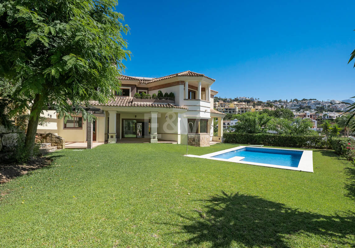 Villa with Panoramic Views and Resort-Style Living in Prestigious Los Arqueros