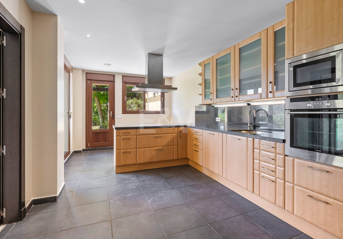 Villa with Panoramic Views and Resort-Style Living in Prestigious Los Arqueros