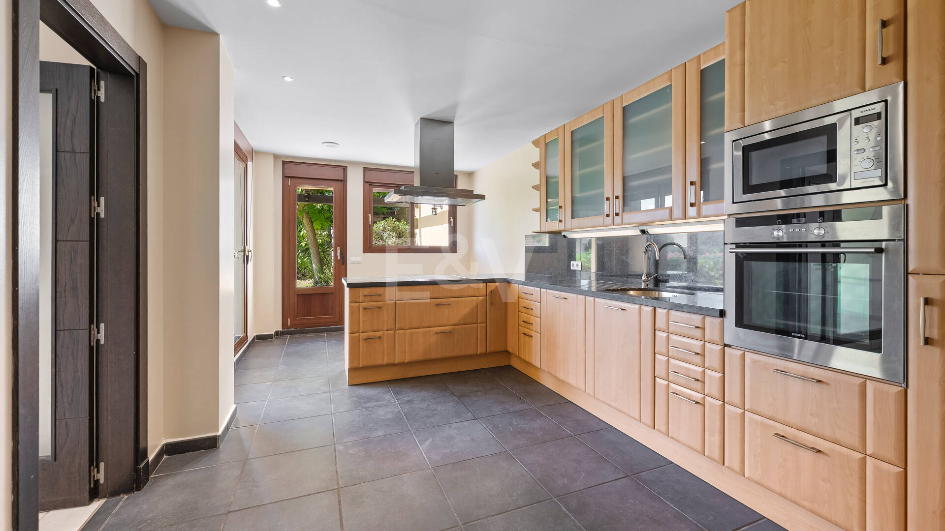 Villa with Panoramic Views and Resort-Style Living in Prestigious Los Arqueros