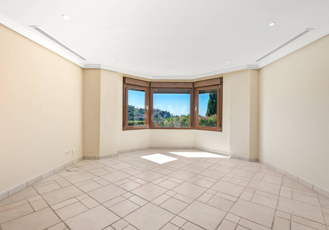 Villa with Panoramic Views and Resort-Style Living in Prestigious Los Arqueros