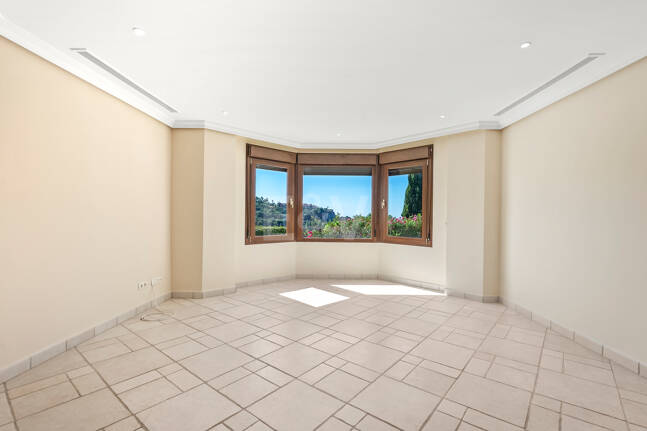Villa with Panoramic Views and Resort-Style Living in Prestigious Los Arqueros