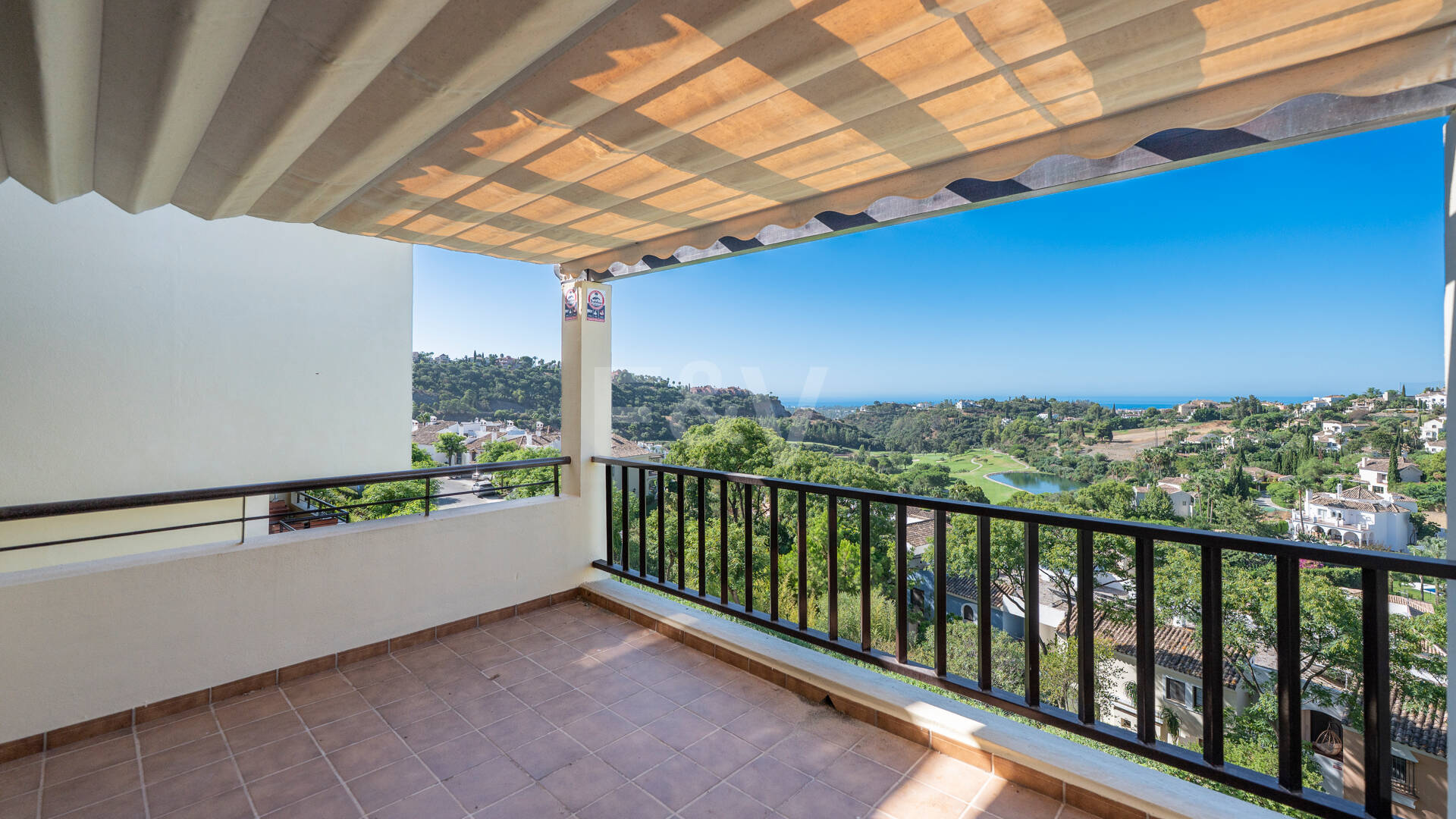 Spacious Duplex Penthouse with Panoramic Views in Los Arqueros