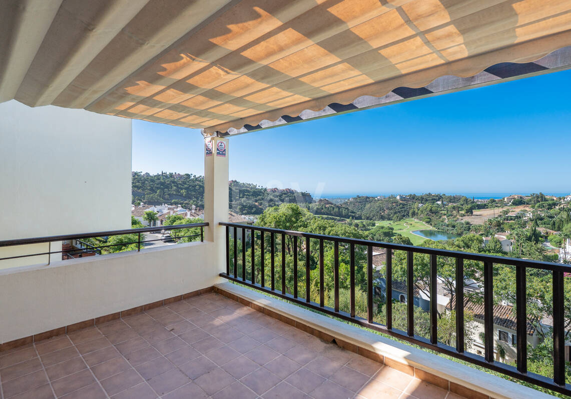 Spacious Duplex Penthouse with Panoramic Views in Los Arqueros