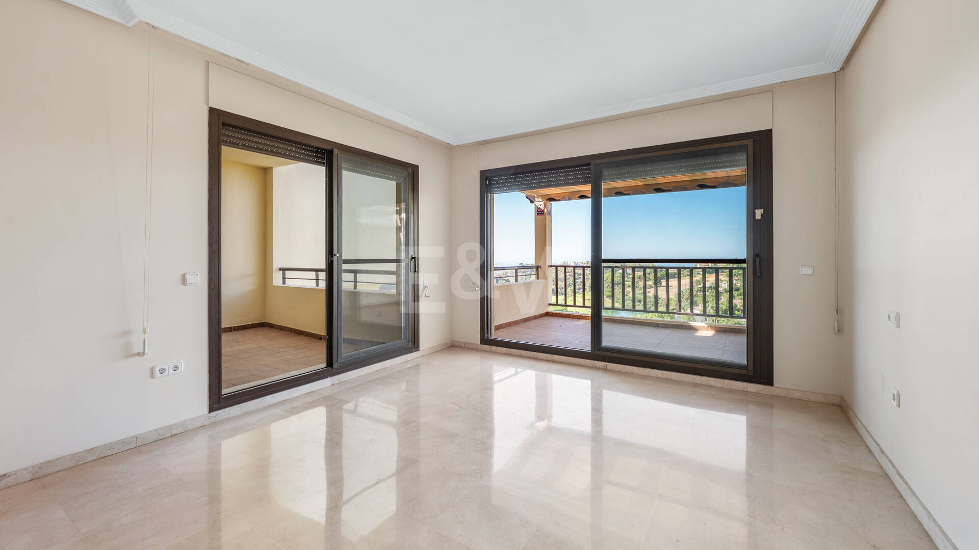 Spacious Duplex Penthouse with Panoramic Views in Los Arqueros