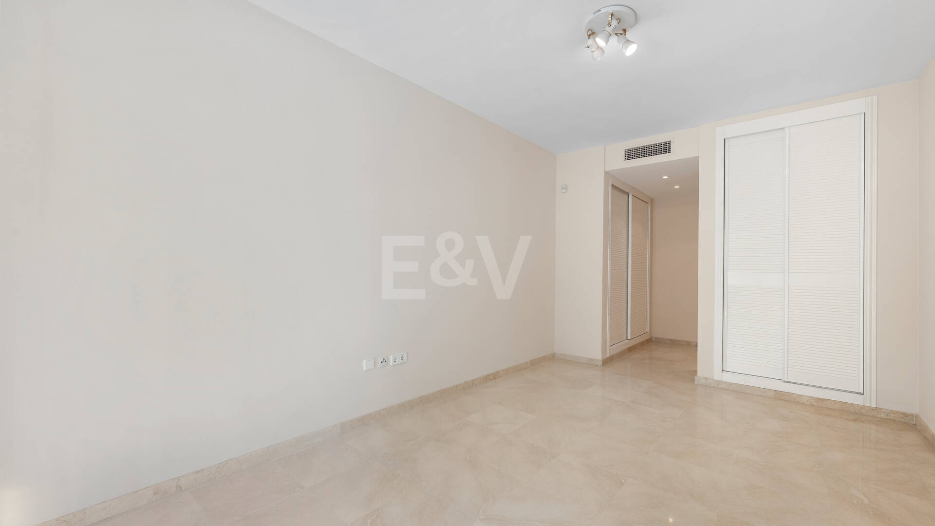 Spacious Duplex Penthouse with Panoramic Views in Los Arqueros
