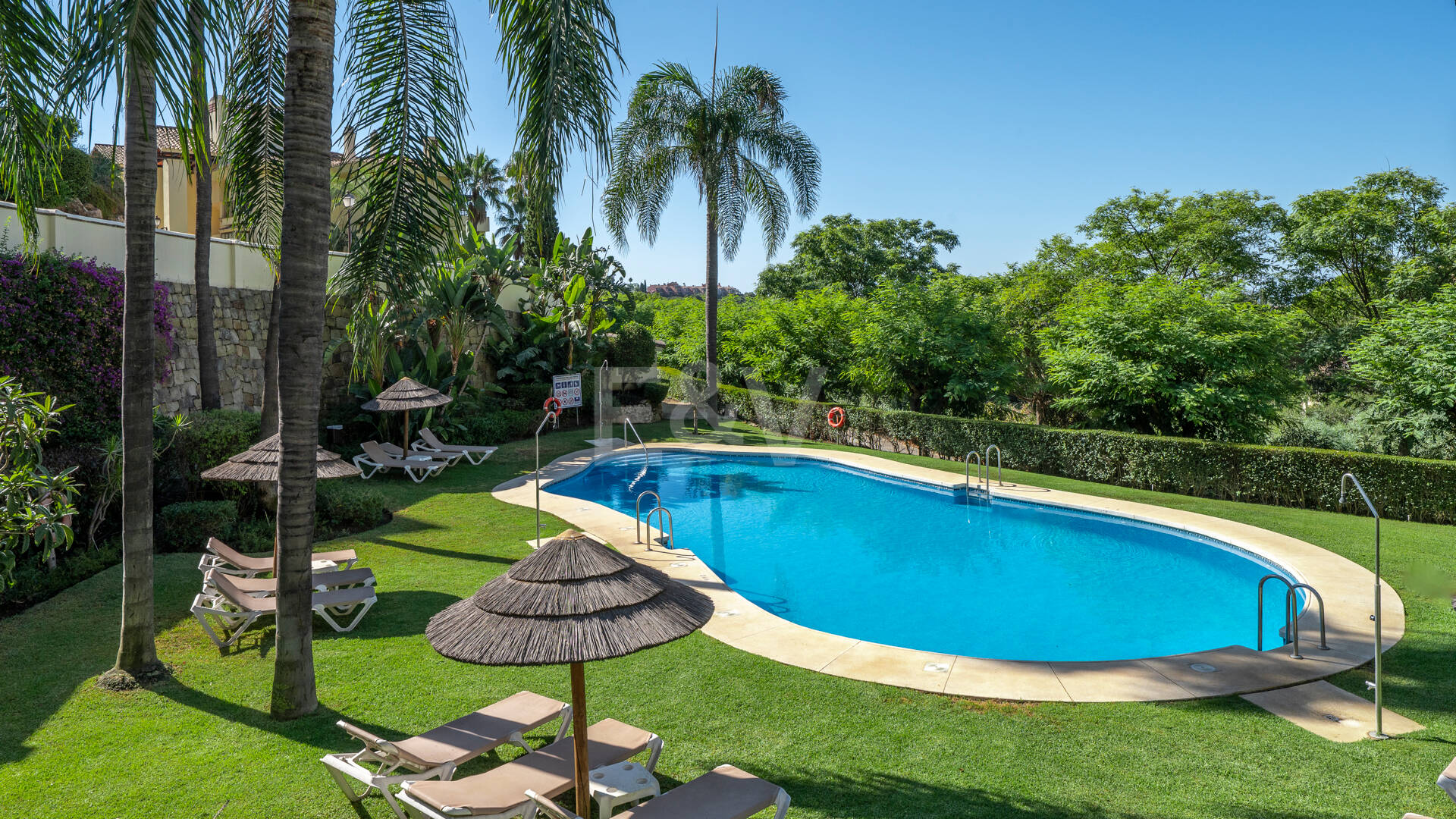 Spacious Duplex Penthouse with Panoramic Views in Los Arqueros