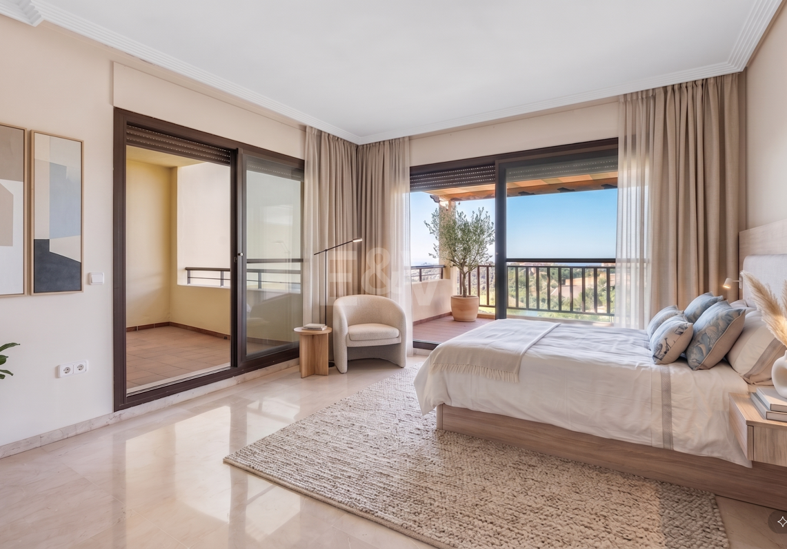 Spacious Duplex Penthouse with Panoramic Views in Los Arqueros