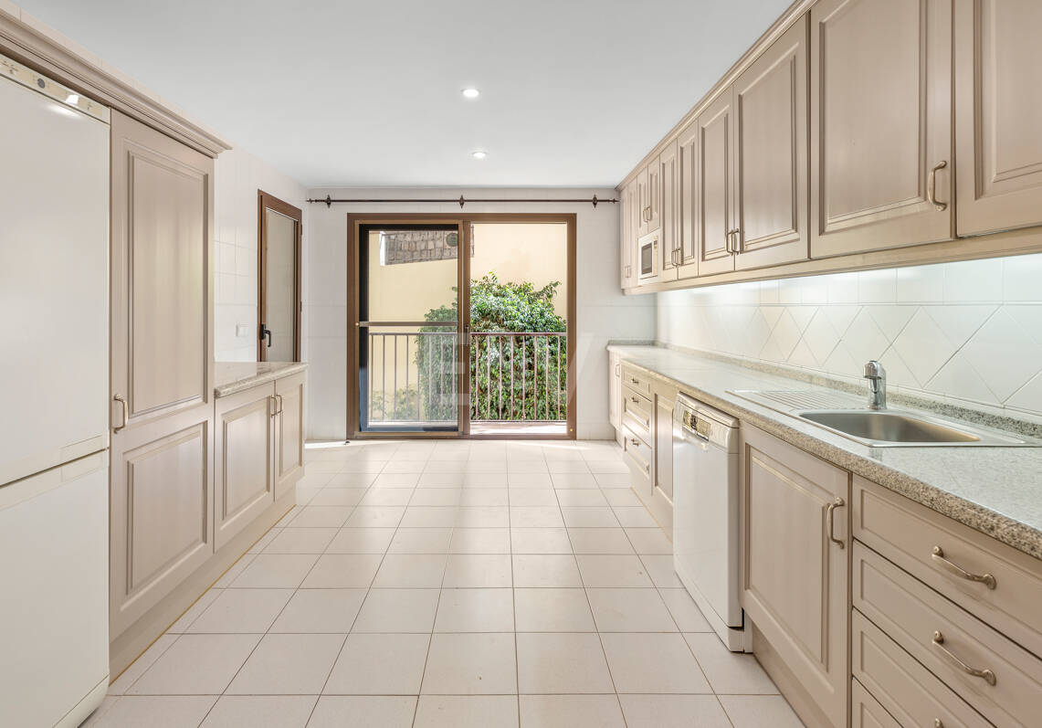 Spacious Duplex Penthouse with Panoramic Views in Los Arqueros