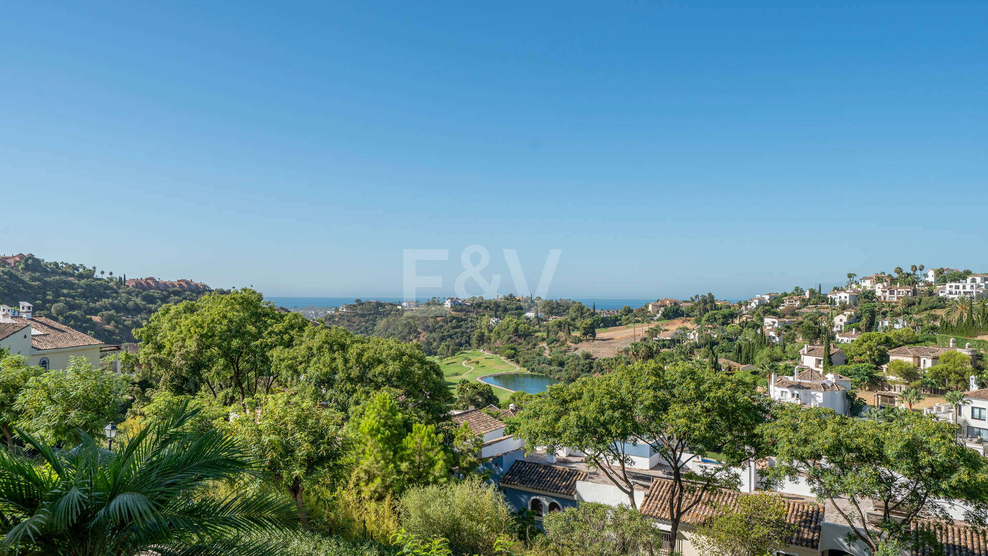 Spacious Duplex Penthouse with Panoramic Views in Los Arqueros