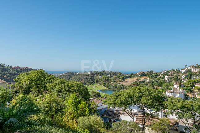 Spacious Duplex Penthouse with Panoramic Views in Los Arqueros