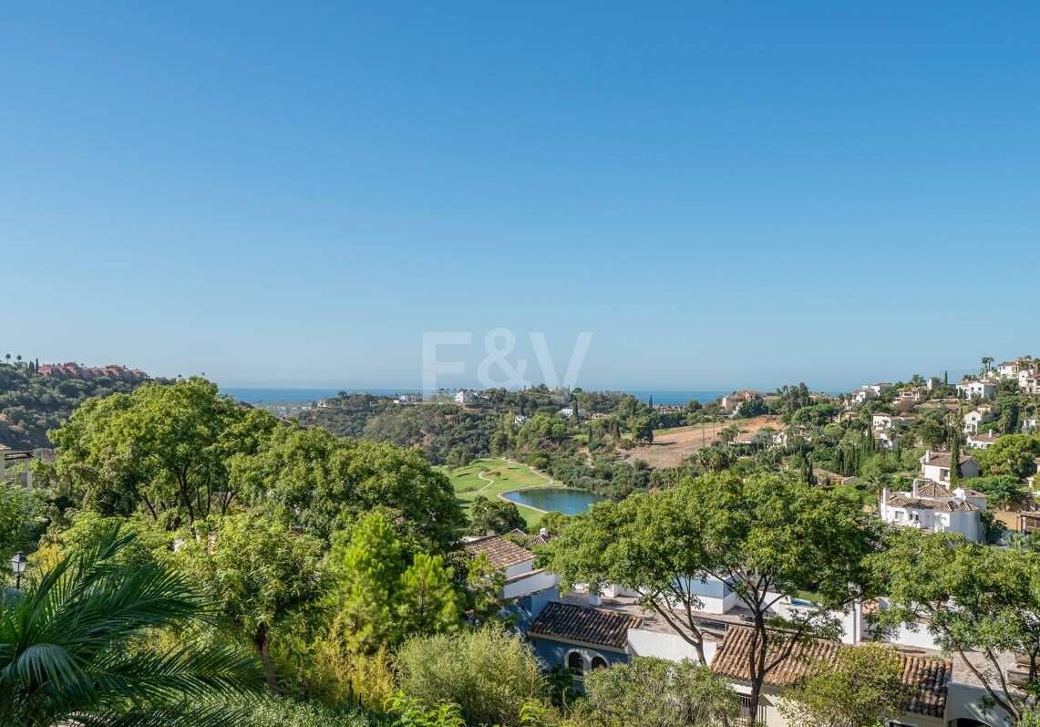 Spacious Duplex Penthouse with Panoramic Views in Los Arqueros