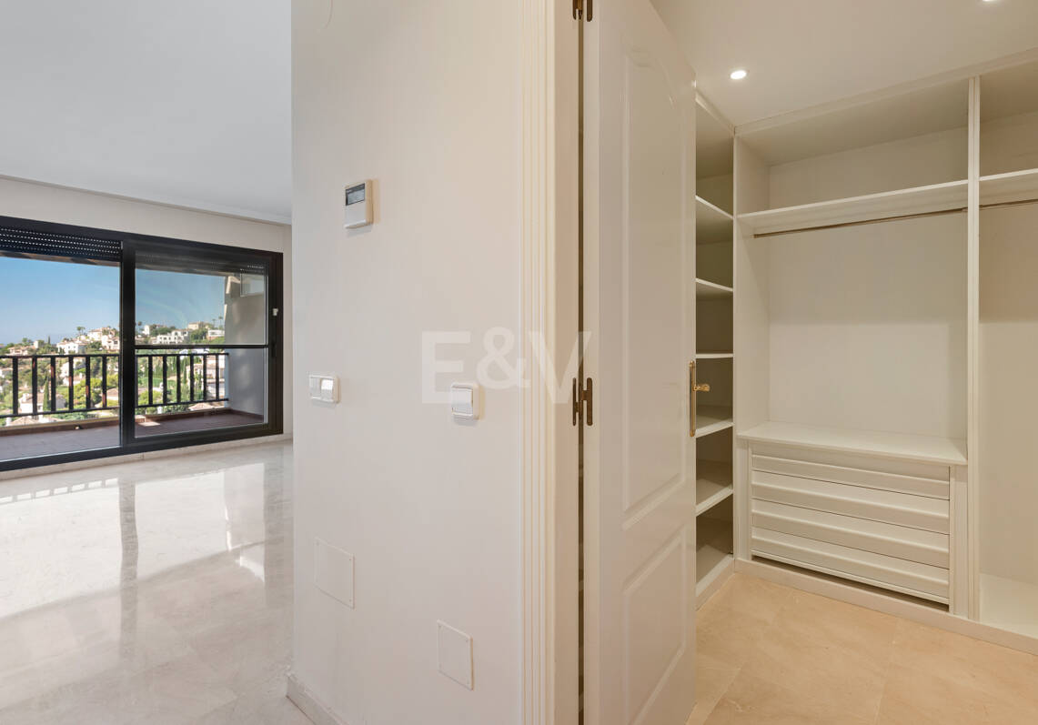 Spacious Duplex Penthouse with Panoramic Views in Los Arqueros