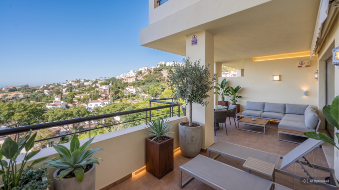 Spacious Duplex Penthouse with Panoramic Views in Los Arqueros